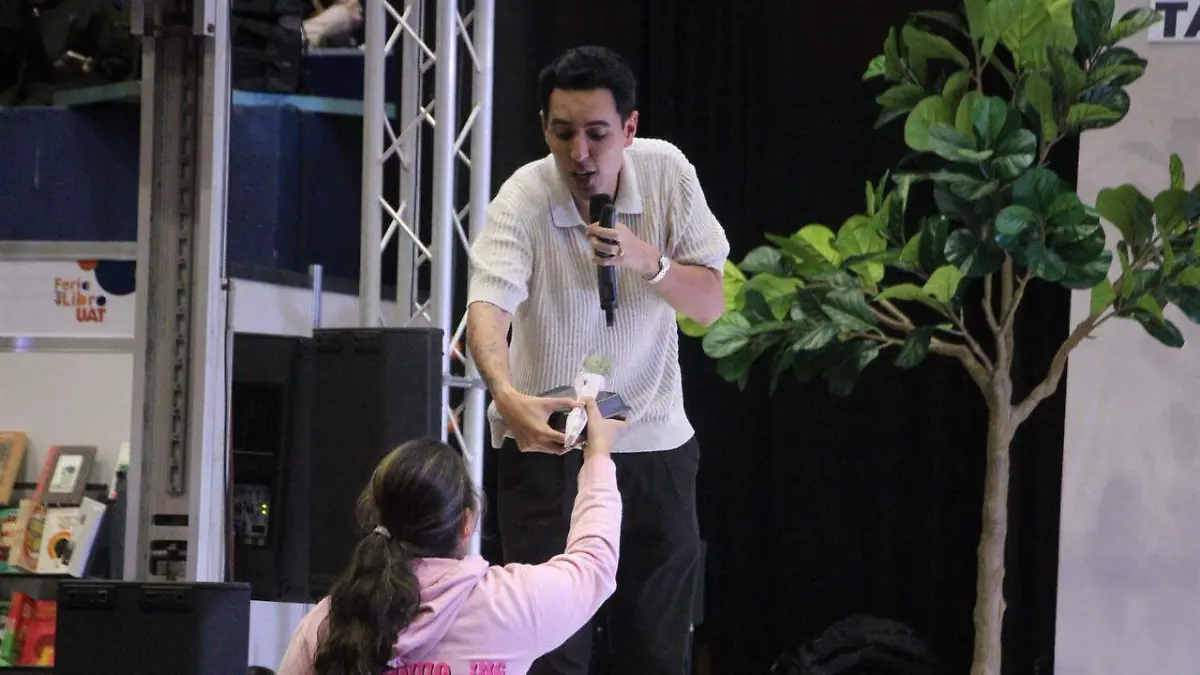 De Monclova a Tampico, el wedding planner conquistó la Feria del Libro UAT