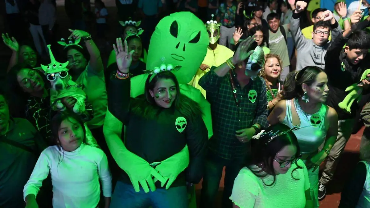De la caravana galáctica al pastel gigante, así se vivió el récord en Playa Miramar
