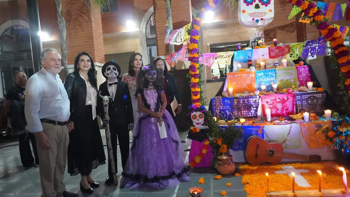 Evento "Entre luces y muertos" presenta arcos como camino al Mictlán