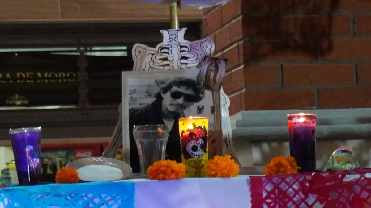 De Rockdrigo a maestros enamorados, los altares que cuentan historias en Tampico
