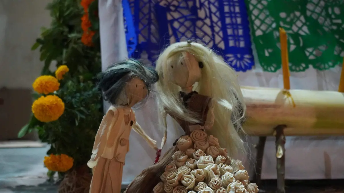 Dedican altar a la historia de amor de dos maestros de la Secundaria General N° 5