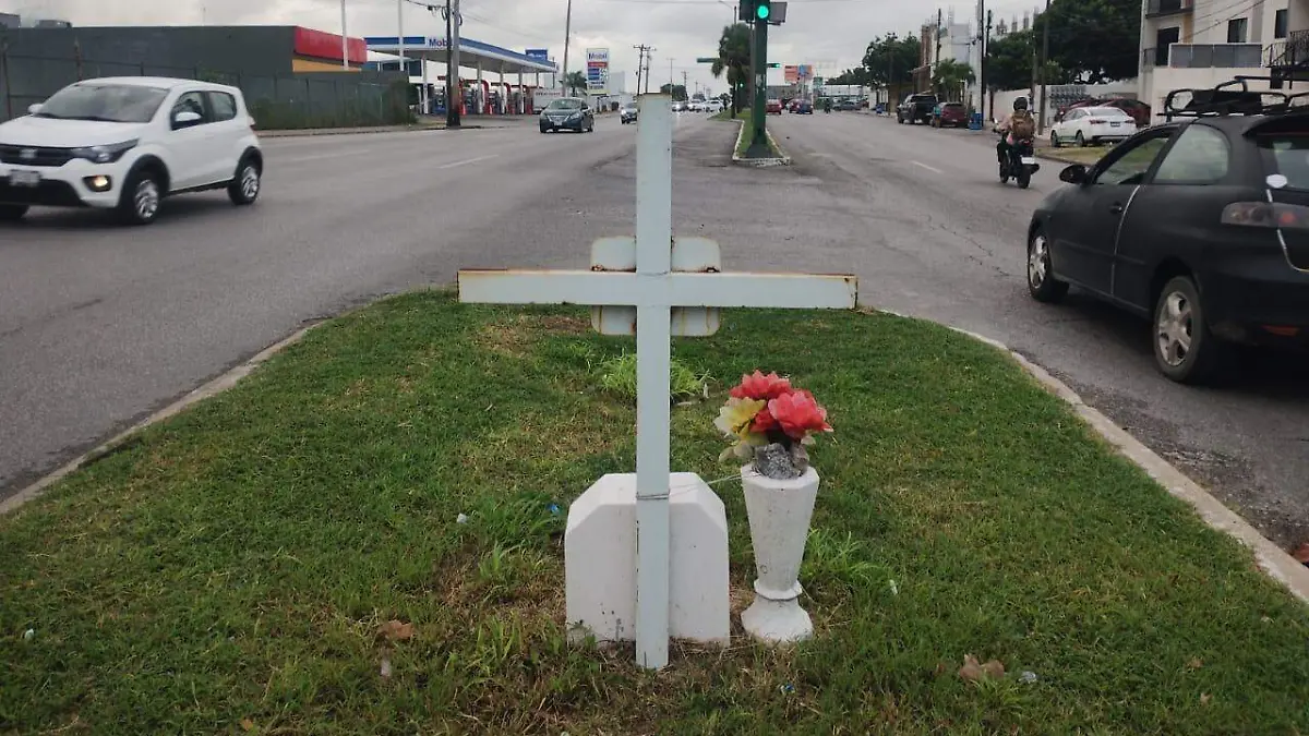 Cruces en calles de Tampico y Madero: la otra ruta de las almas en Día de Muertos