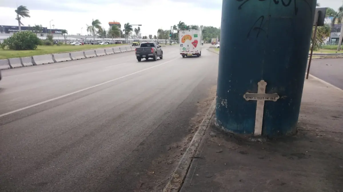 Cruces en el asfalto: familias honran a sus difuntos en Tampico y Madero