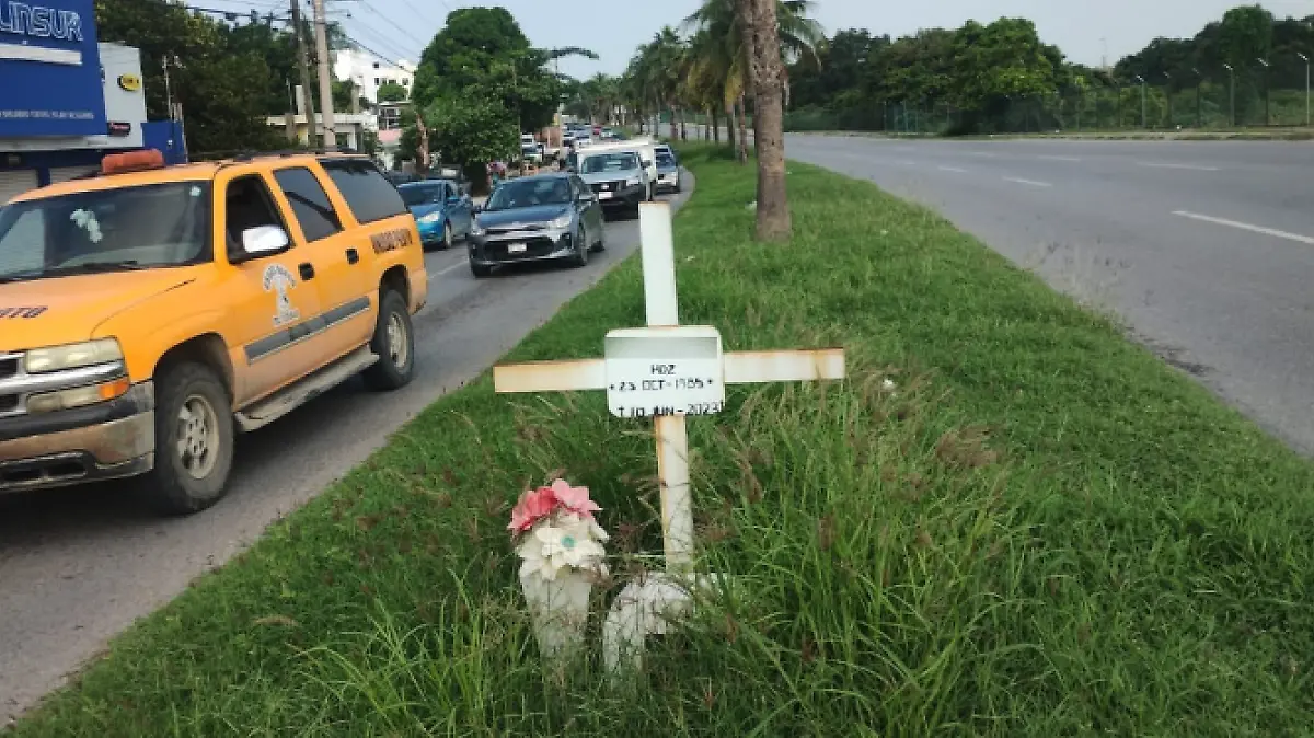 Cruces viales en Tampico y Madero, testigos del recuerdo en Día de Muertos