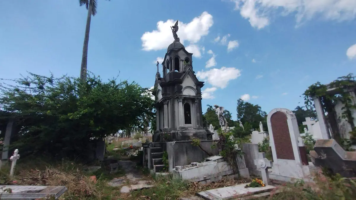 Existen mausoleos con el sello d elos hermanos Biagui en el Cementerio Municipal de Tampico