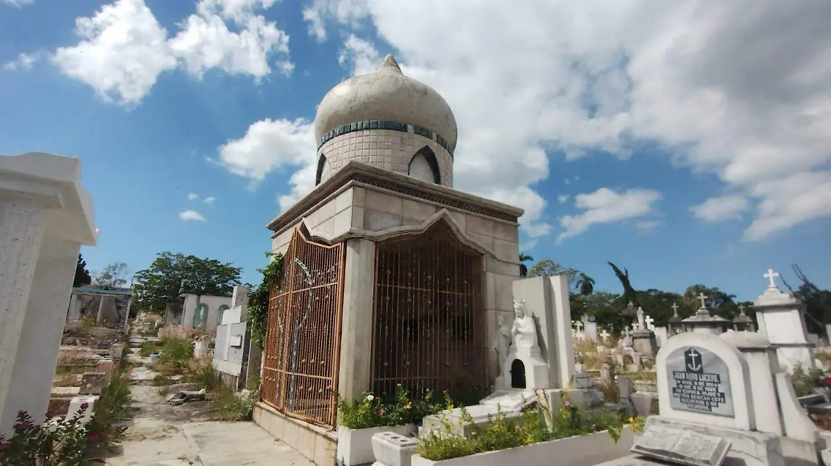 Entre pagodas, obeliscos y torres góticas: el arte funerario del Cementerio Municipal de Tampico