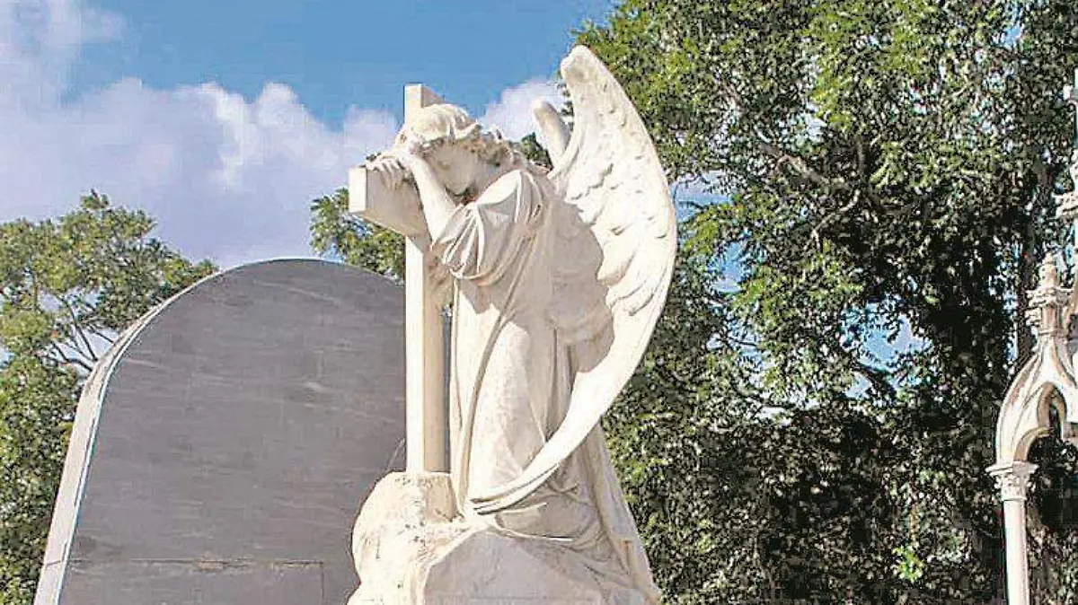 Acudir a los cementerios puede ser una manera de honrar la vida de quien partió