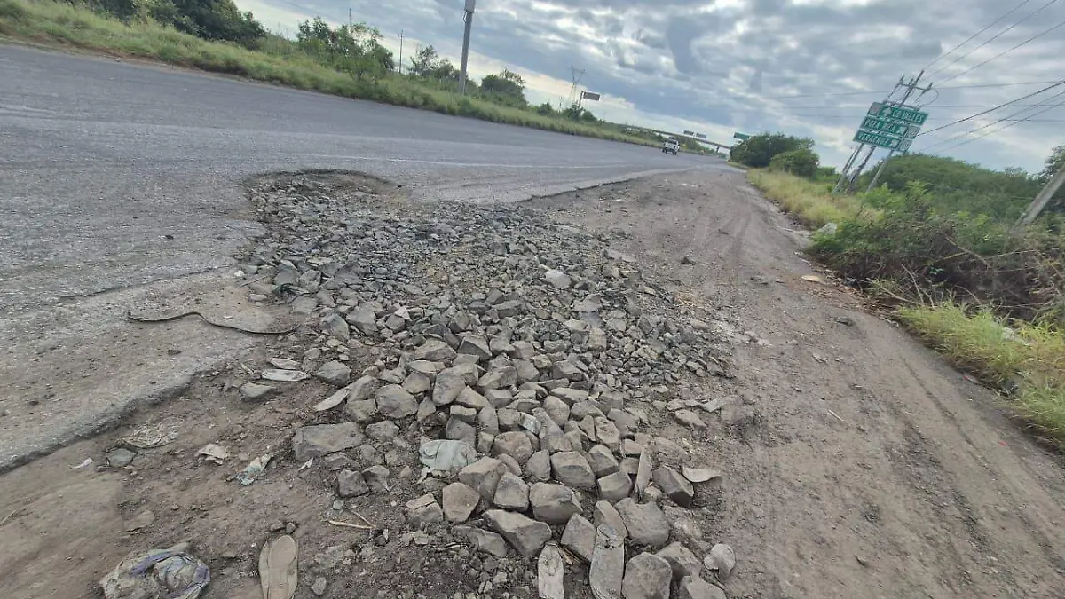 Hoyos de medio metro en la Tampico-Valles, el "martirio" que une a Tamaulipas y Veracruz