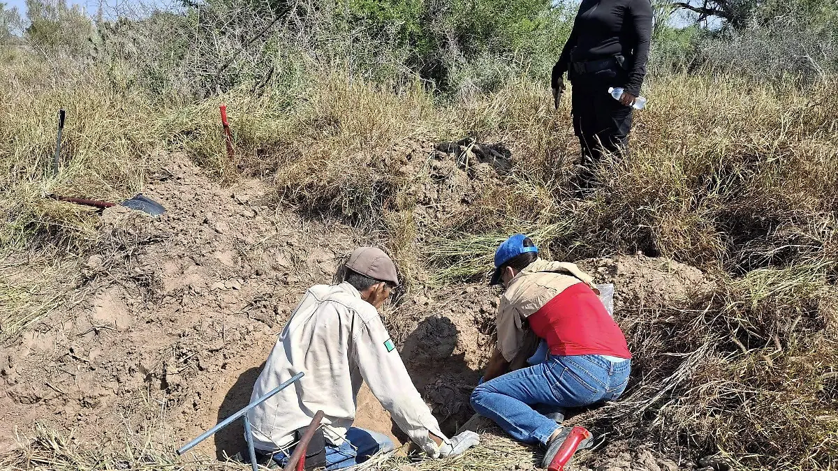Las labores de rastreo de los restos mortales se desarrollan por las mismas familias quienes buscan en predios abandonados