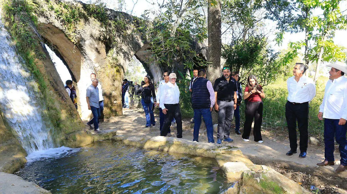 El gobernador Américo Villarreal Anaya recorrió el poblado El Chorrito