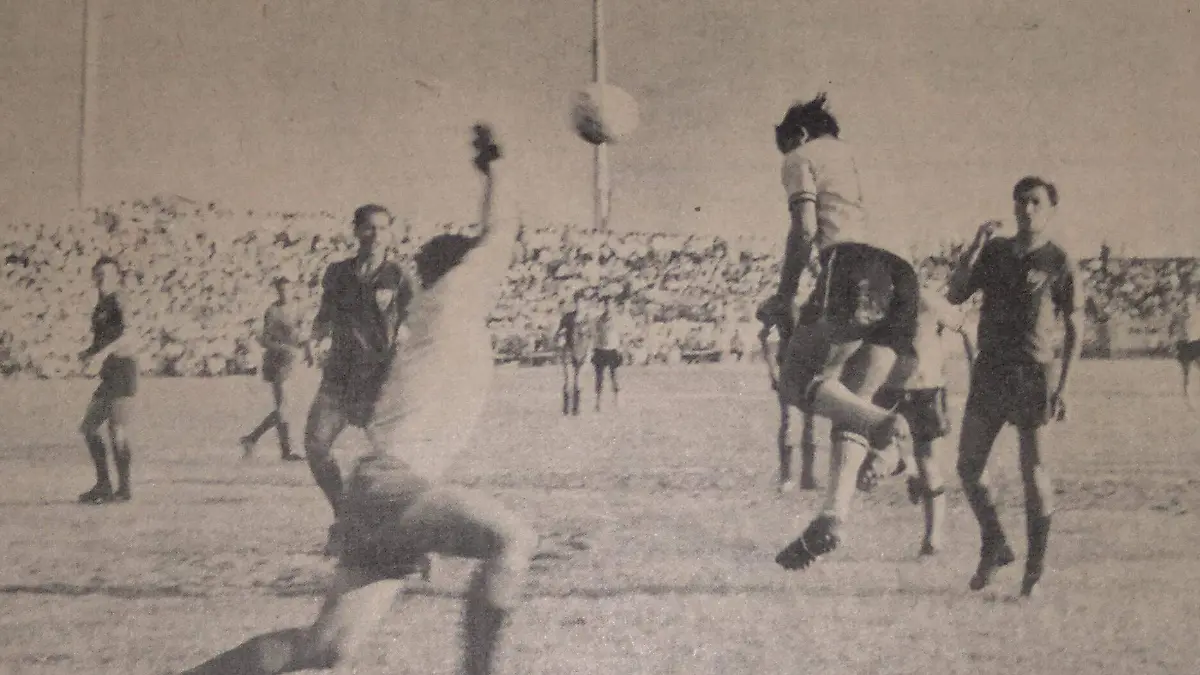 Lleno a su máxima capacidad, en el Estadio Tampico cabían ocho mil espectadores