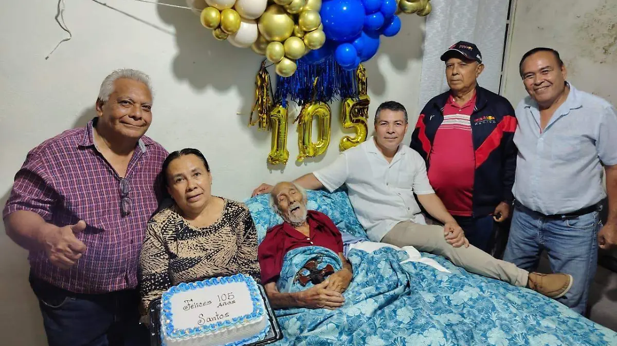 JMC-SUS HIJOS LO ACOMPAÑARON ESTE DÍA