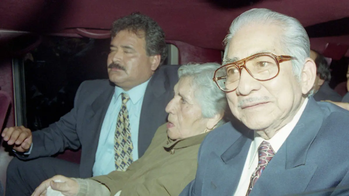 Joaquín Hernández Galicia a la salida del Reclusorio Oriente en 1997