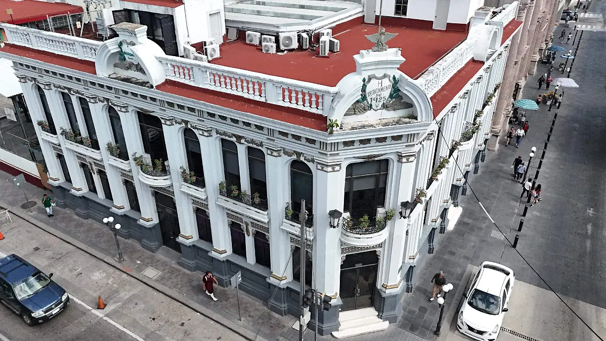 Localizado a contra esquina del Palacio municipal, el actual edificio del DIF antes fue inspección de policía y cárcel preventiva
