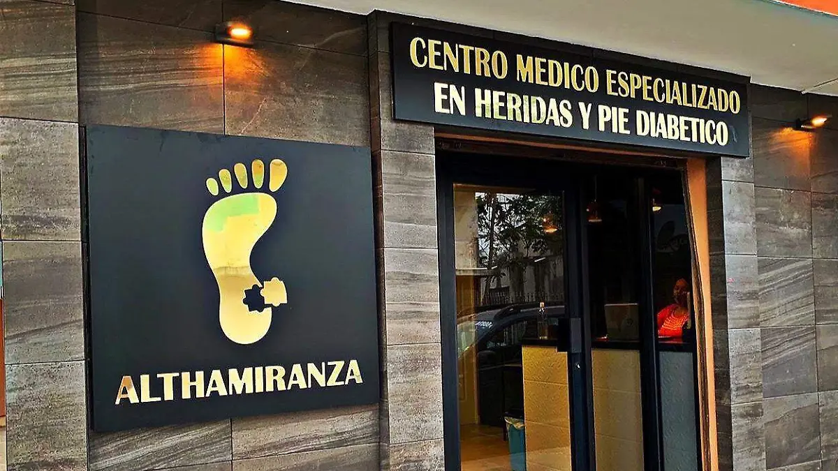 Un estudio del pie diabético debe incluir valoración vascular, neurológica, ortopédica y dermatológica