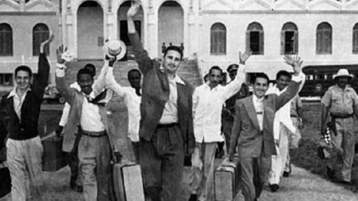 Fidel Castro llega a México en 1955