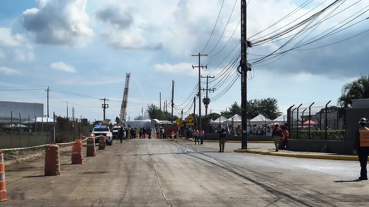 En el acceso principal a la planta Chemour's se llevó a cabo el Macro Simulacro Aistac 2025