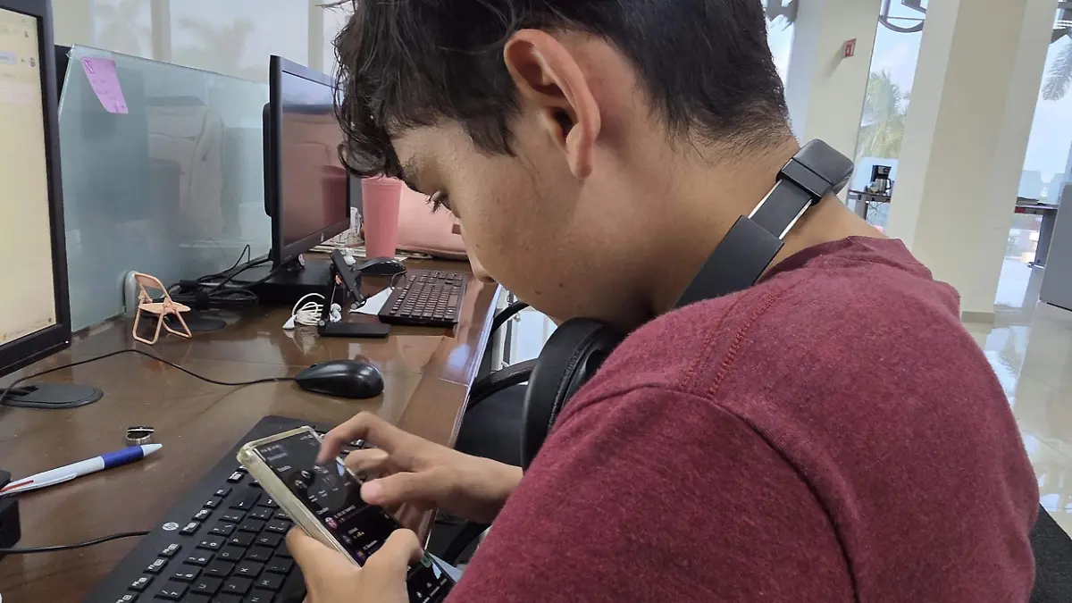 Entre filtros y presión social la autoestima juvenil se puede fracturar, dando paso a episodios de depresión y ansiedad