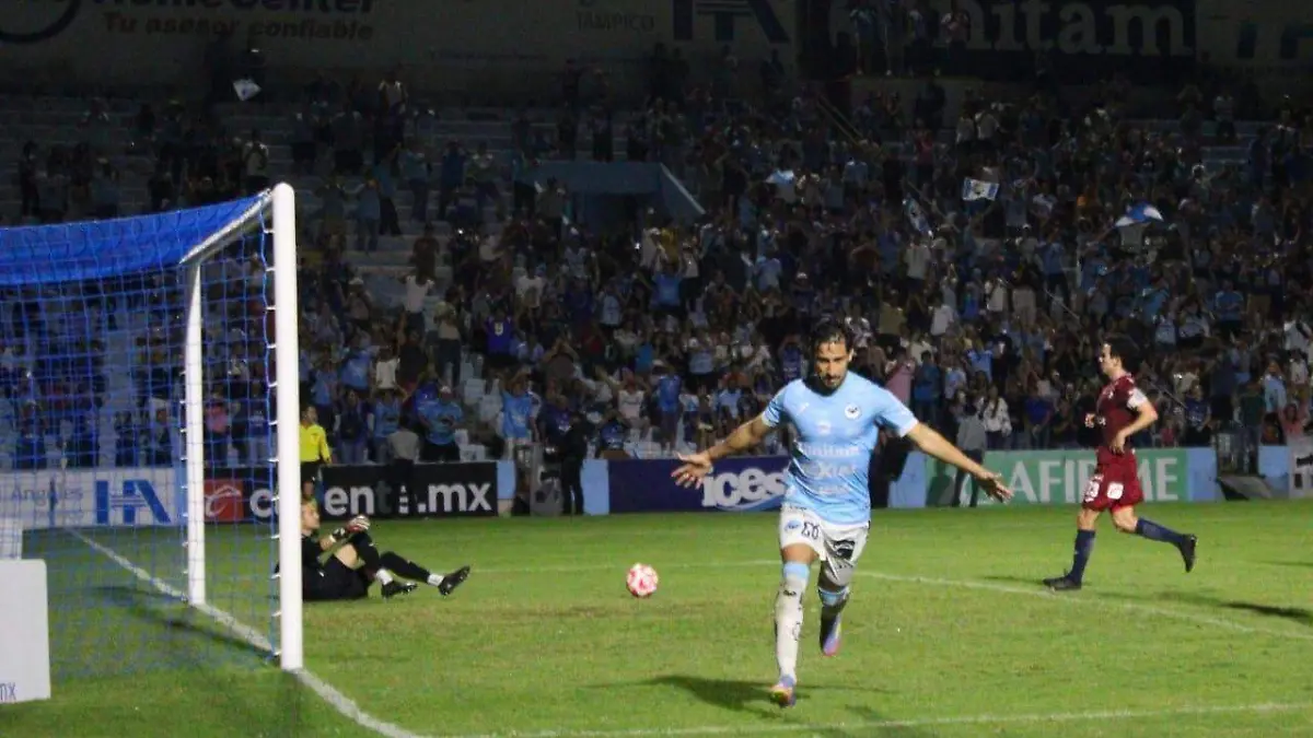 Gol de Edu Pérez en el minuto 58 del partido, dando la ventaja de 2 a 0, marcador global, a la Jaiba Brava