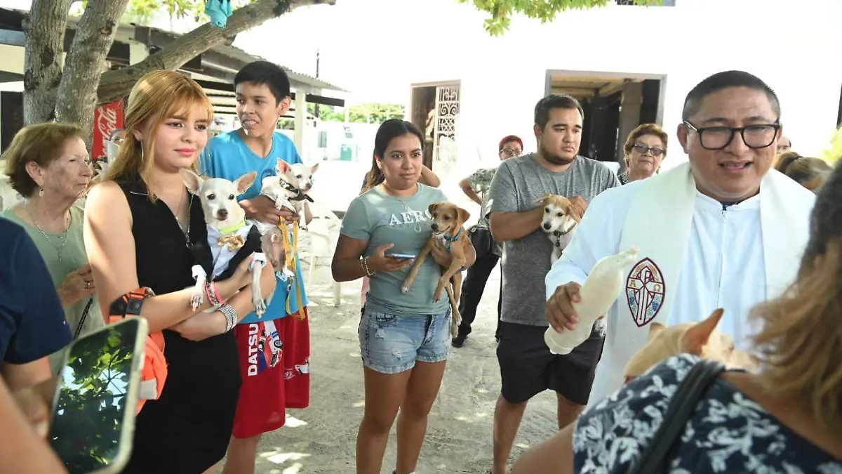 En la iglesia San Agustín en Tampico cada año se bendicen las mascotas