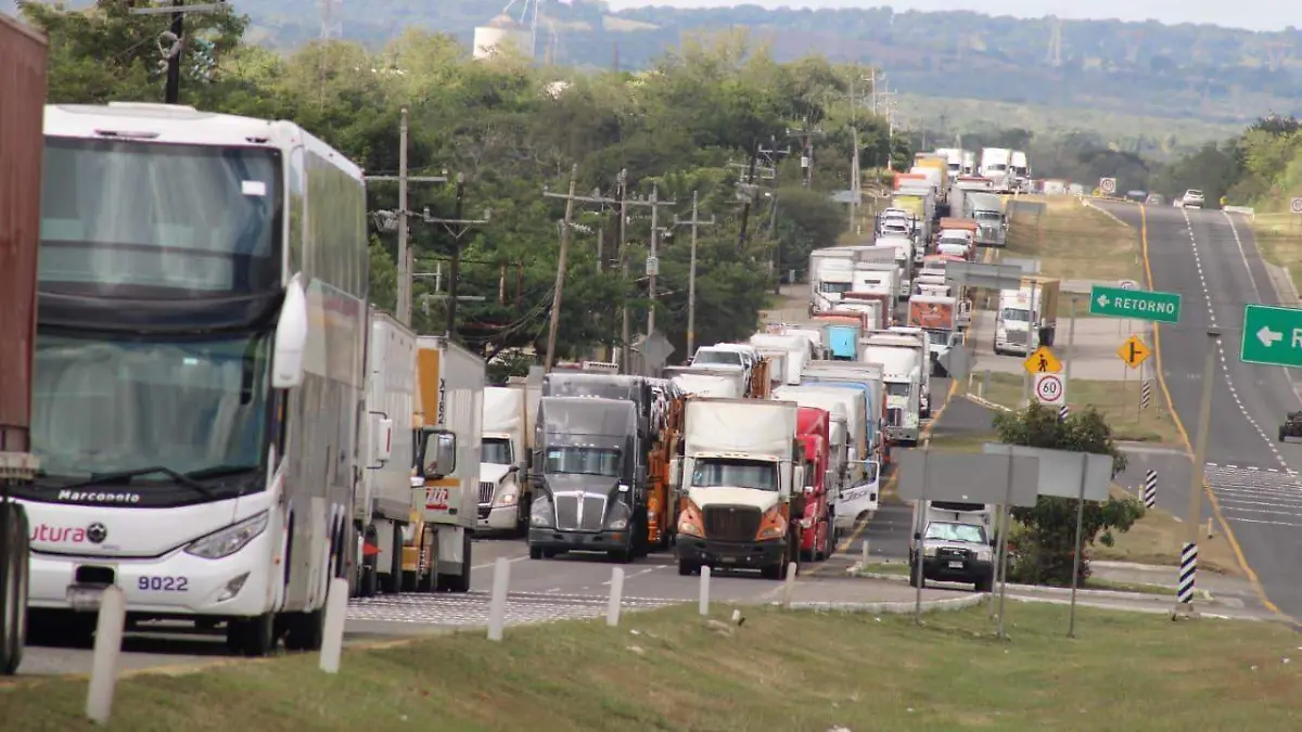 Por cuarto día consecutivo, continúa el bloqueo de productores del campo en las carreteras de Tamaulipas