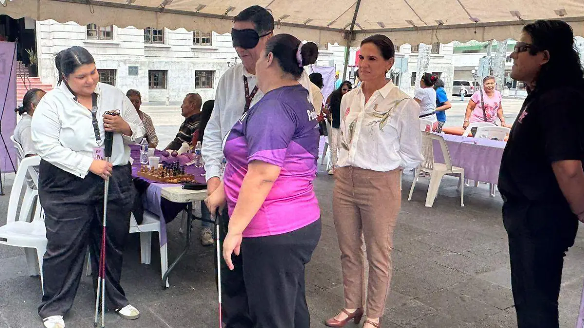 DIF Tampico apoya a personas ciegas