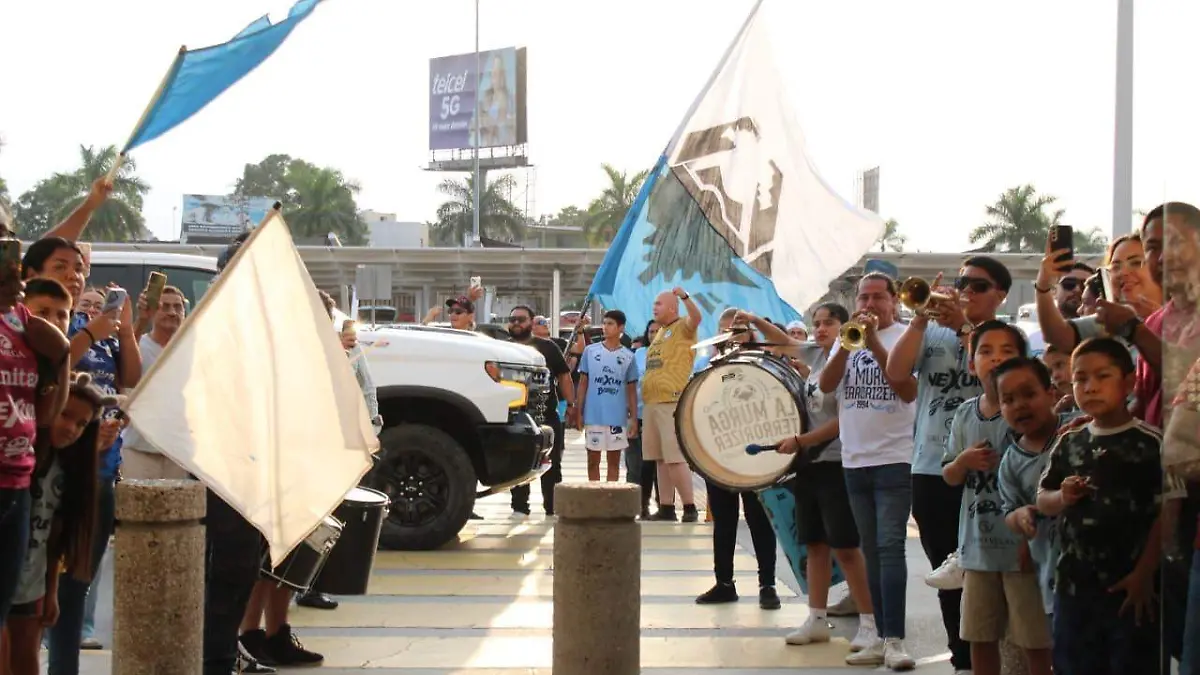 Jaiba Brava es recibida en el aeropuerto de Tampico posterior a su encuentro contra Irapuato en la ida de la final del Apertura 2025