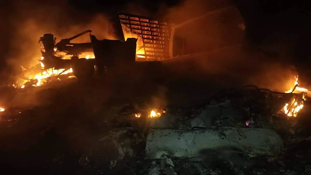 Trailer incendio carretera