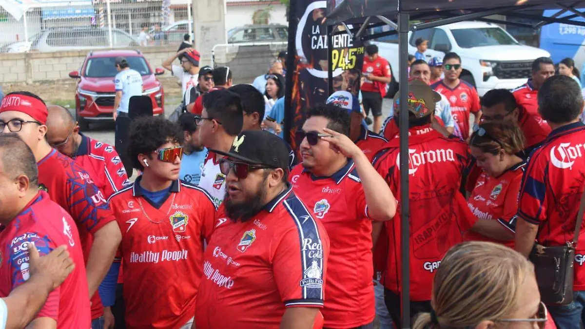 Aficionados de los Freseros del Club Irapuato en el sur de Tamaulipas