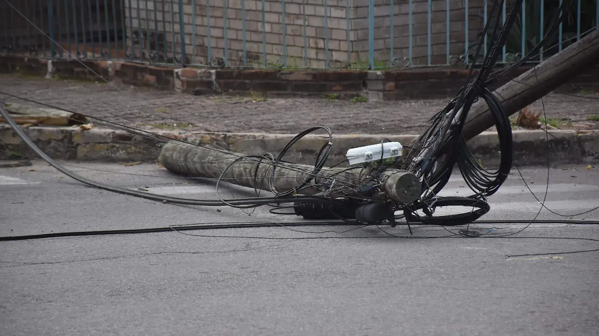Cables tirados cubrían la calle Choapas 