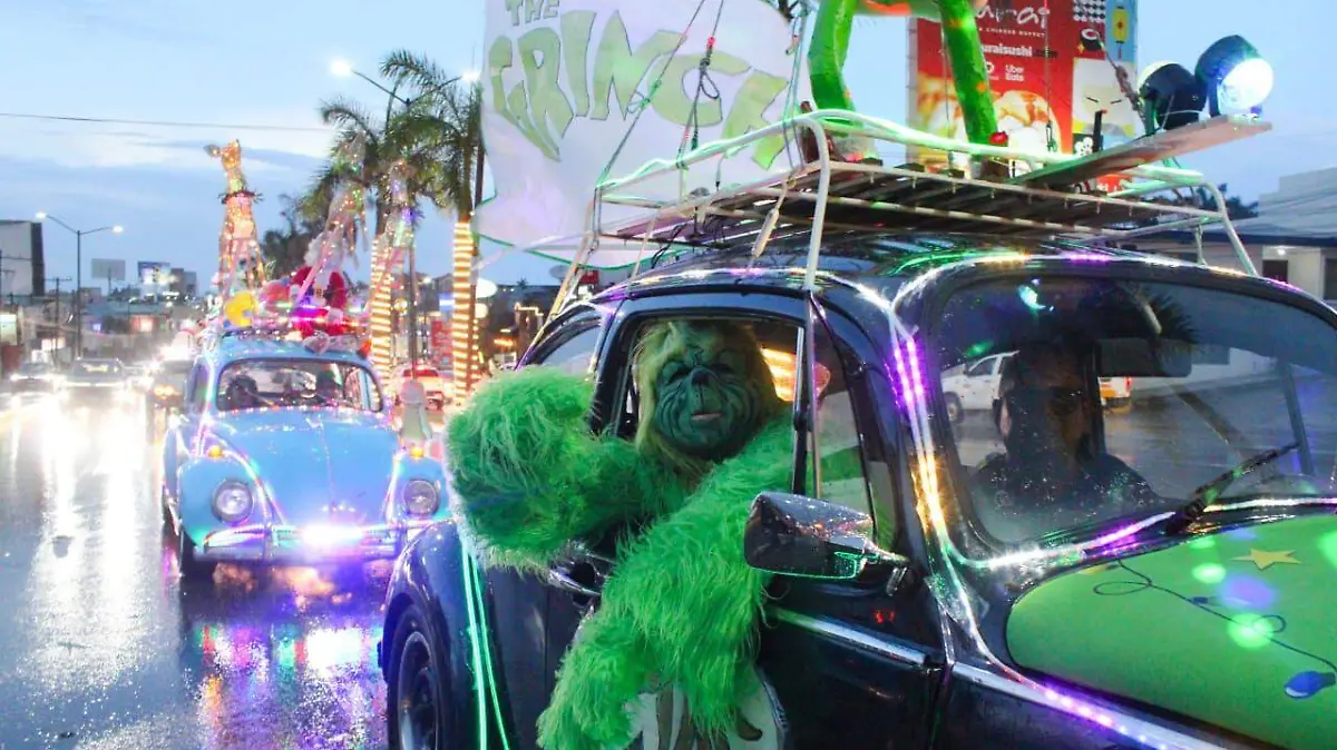 El Grinch saludo a la cámara de El Sol de Tampico: nos pruntamos si ya está planeando robar la Navidad