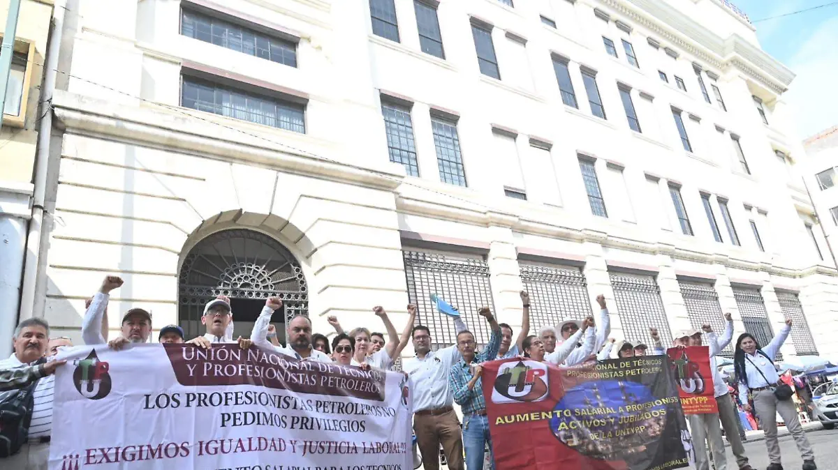 Trabajadores Untypp se manifestaron en Tampico, piden que el aumento salarial de 4.5 % también aplique para ellos 