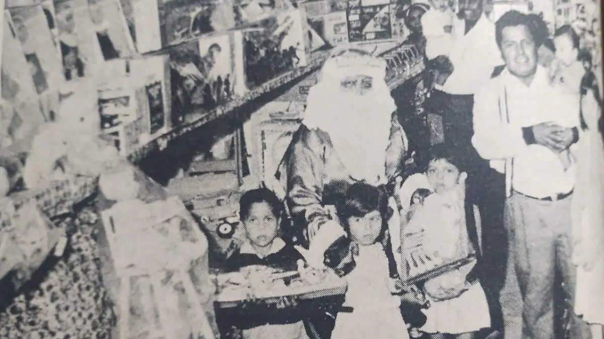 Los peqeuños acudían a ver juguetes a las tiendas. Hemeroteca El Sol de Tampico 