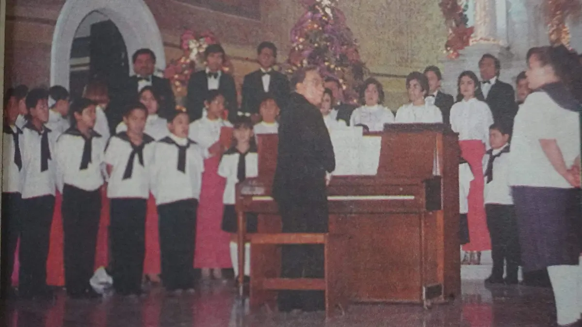 El Coro Pío XII en la década de 1990 ya lleva 20 años de ofrecer un concierto en la Catedral de Tampico