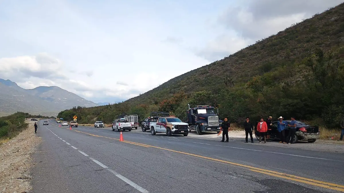 Se descarta la rapiña: Camión cargado de brócoli se vuelca en la carretera Tula-Victoria