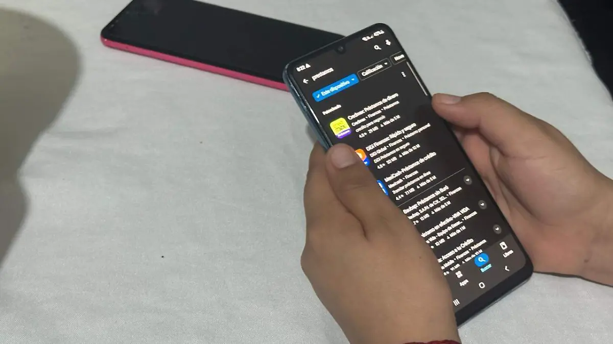 Delincuentes cibernéticos roban identidad a través de regalos