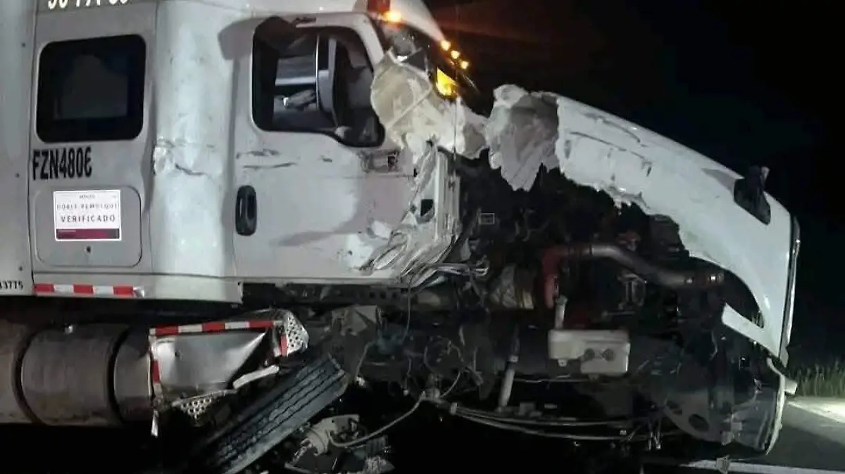 Así quedó el tráiler luego del choque en Tamaulipas