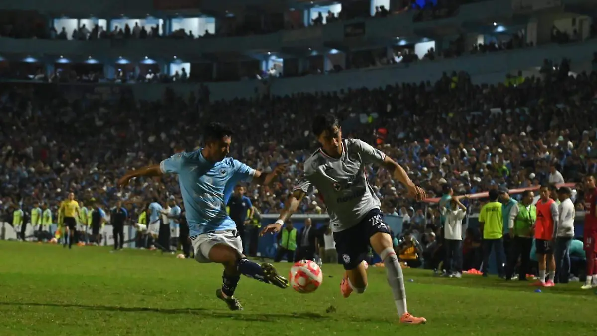 En el minuto 46, Cruz Azul anotó el primer gol del partido en el Estadio Tamaulipas