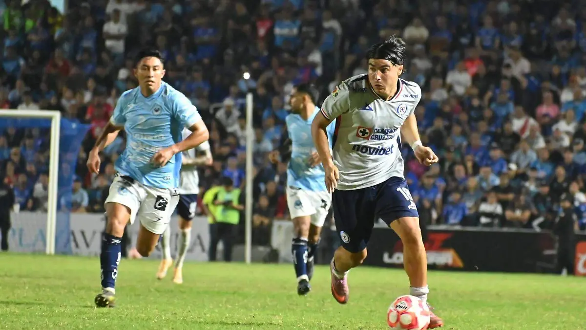 El director técnico de la Jaiba Brava es Marco Antonio “Chima” Ruiz y el de Cruz Azul es Nicolás Larcamón