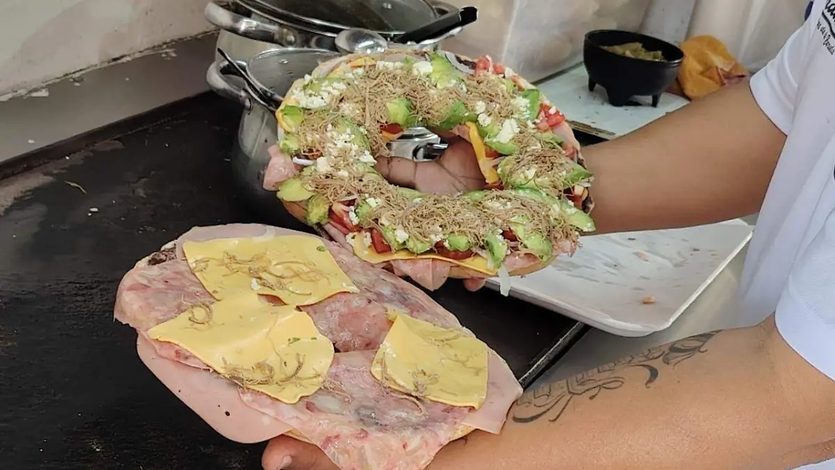 La rosca de tortas de la barda cumple seis años y vuelve a reinar en Tampico este Día de Reyes