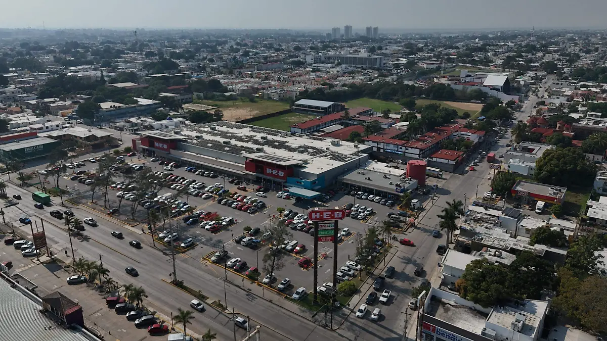 En donde se localizaba la emblemática alberca se instaló un HEB