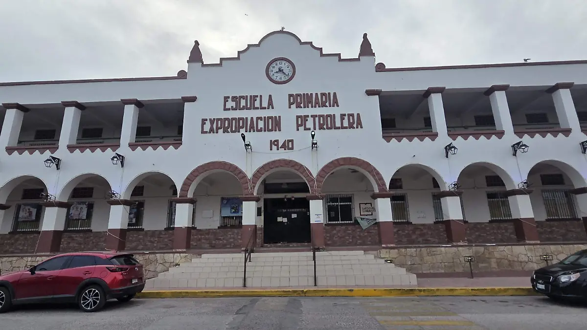 El ingreso a clases se recorre 30 minutos en turno matutino para prevenir enfermedades respiratorias