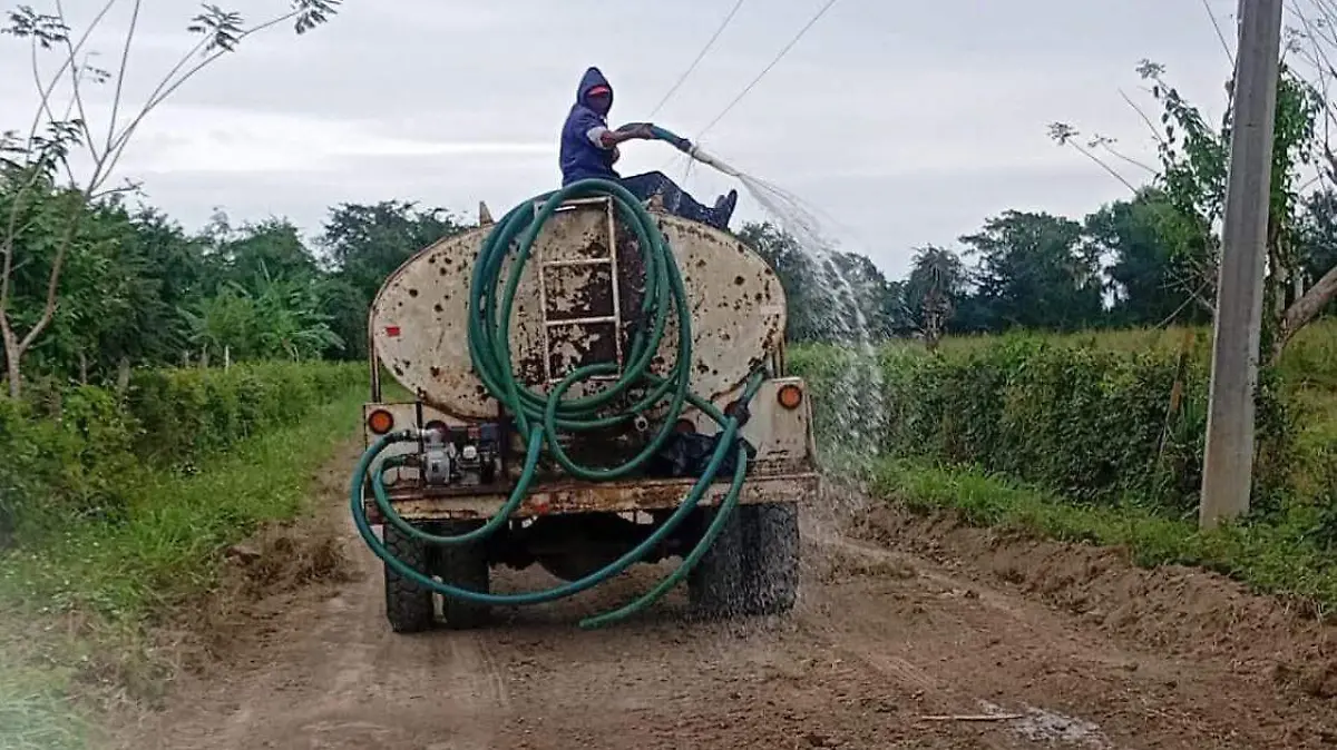 La mejora de caminos rurales impulsa el desarrollo económico y social de Ozuluama