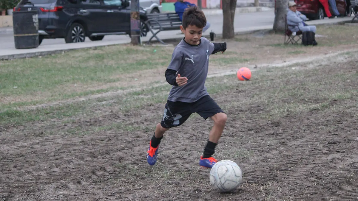 Invitan a integrarse a sus entrenamientos desarrollados en el Campo del Parque Chairel