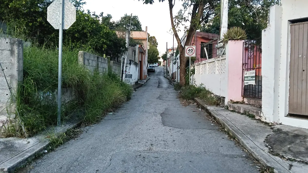 El Callejón que inicia en la colonia Obrera desemboca en la avenida Ayuntamiento, una de las vías principales de Tampico