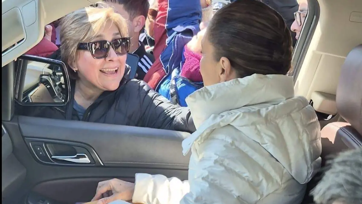 cantante con Sheinbaum 