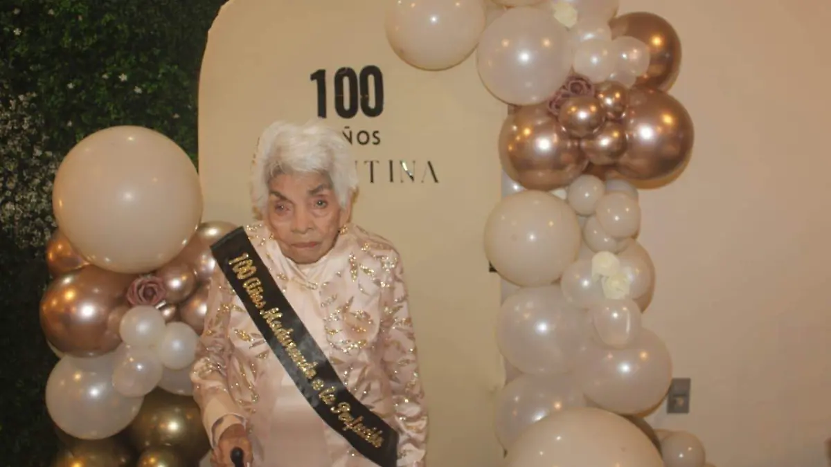 100 años siendo el corazón de la familia, así celebró doña Juventina