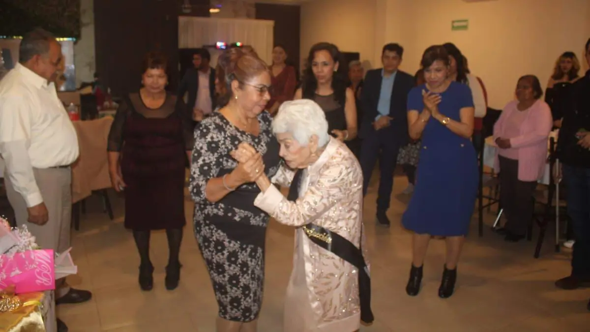 Juventina Bautista reunió a varias generaciones en una emotiva fiesta familiar