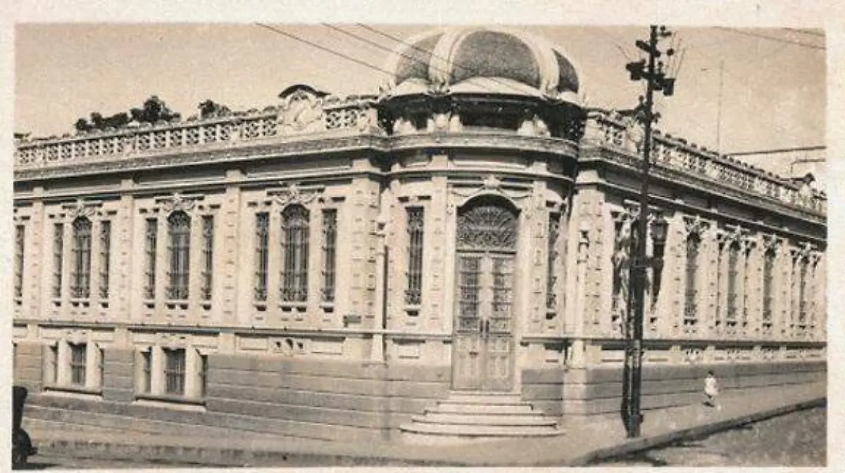 La Casa Fernández se usó en el siglo XX como símbolo de la ciudad por medio de postales