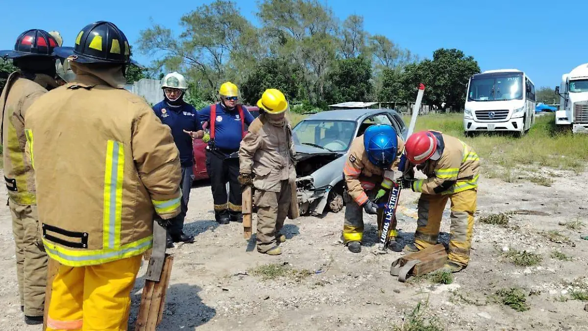 Los bomberos voluntarios son capacitados para atender cualquier situación de emergencia